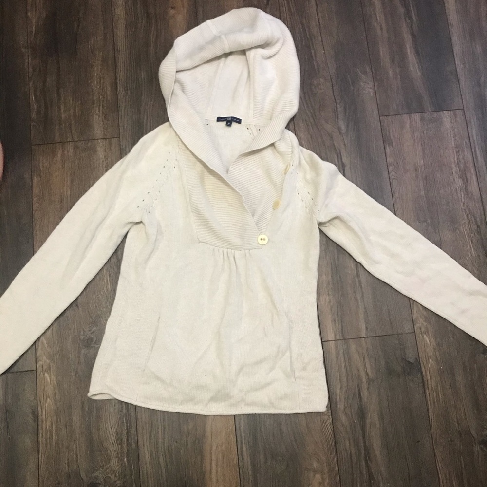 Gap sweater